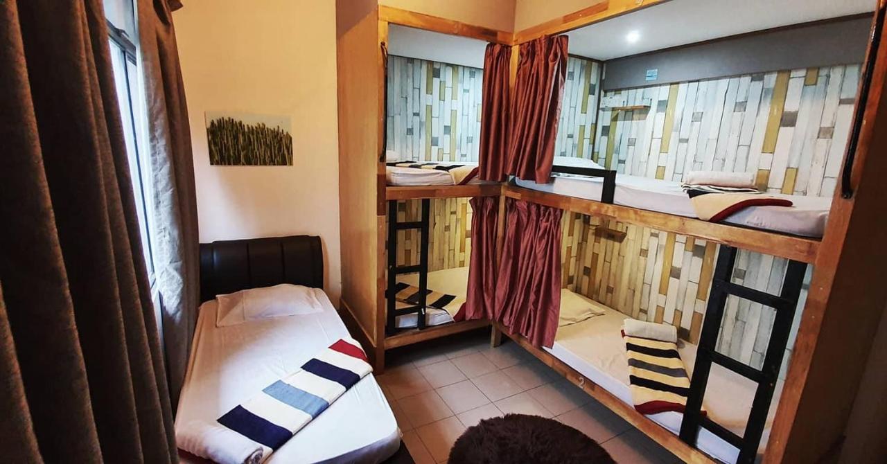 Escape Backpackers Kk Hostel Kota Kinabalu Exterior photo