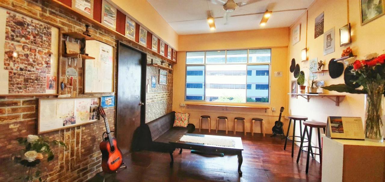 Escape Backpackers Kk Hostel Kota Kinabalu Exterior photo