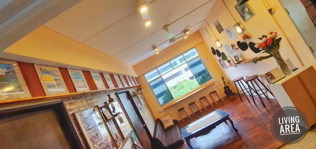 Escape Backpackers Kk Hostel Kota Kinabalu Exterior photo