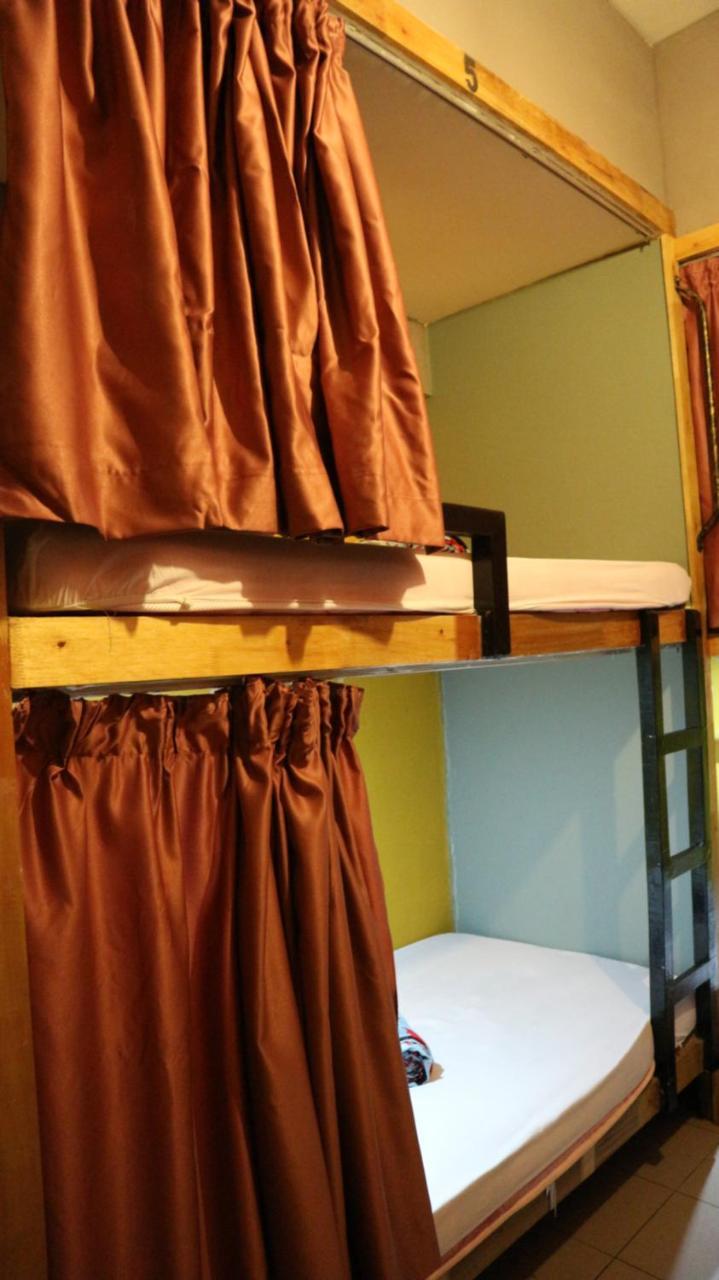 Escape Backpackers Kk Hostel Kota Kinabalu Exterior photo
