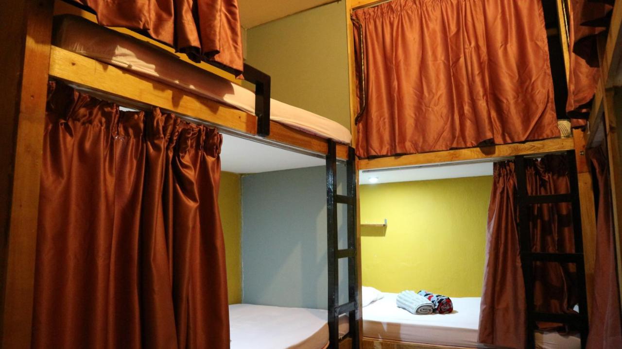 Escape Backpackers Kk Hostel Kota Kinabalu Exterior photo