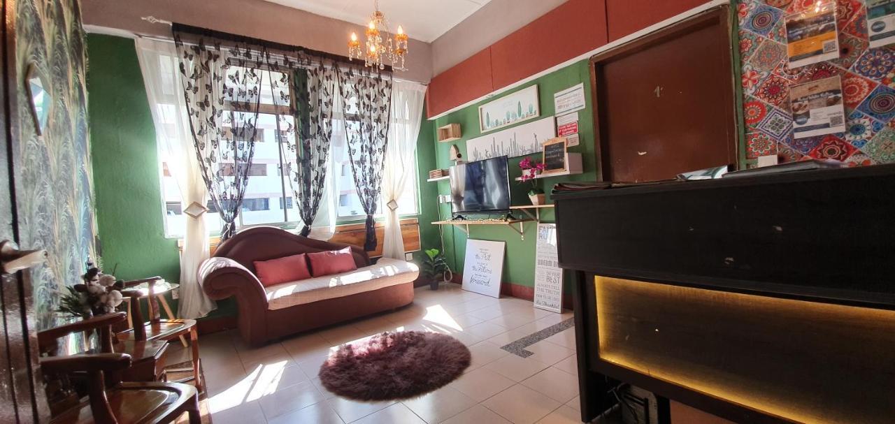 Escape Backpackers Kk Hostel Kota Kinabalu Exterior photo