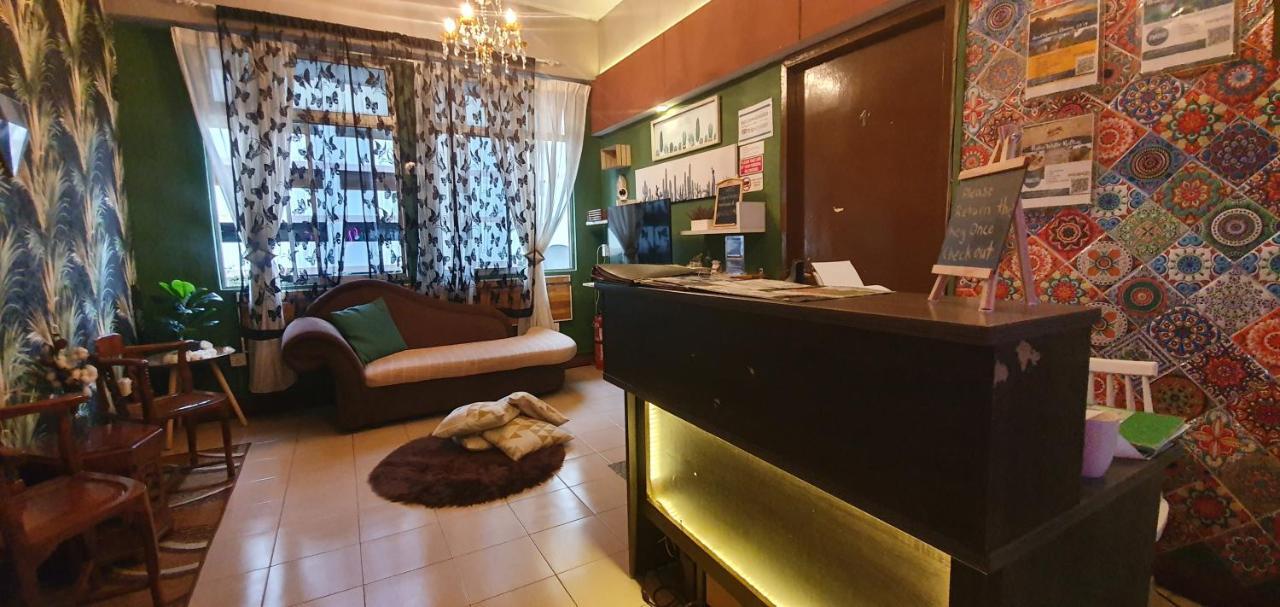 Escape Backpackers Kk Hostel Kota Kinabalu Exterior photo