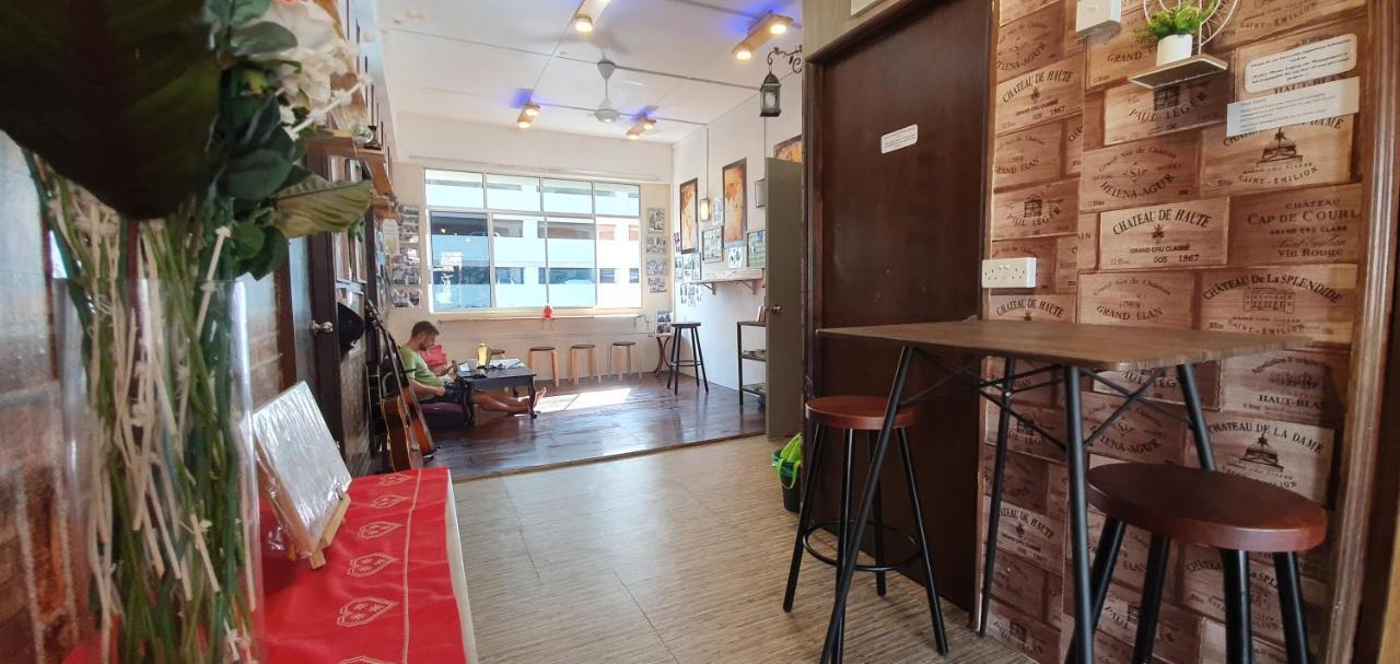 Escape Backpackers Kk Hostel Kota Kinabalu Exterior photo