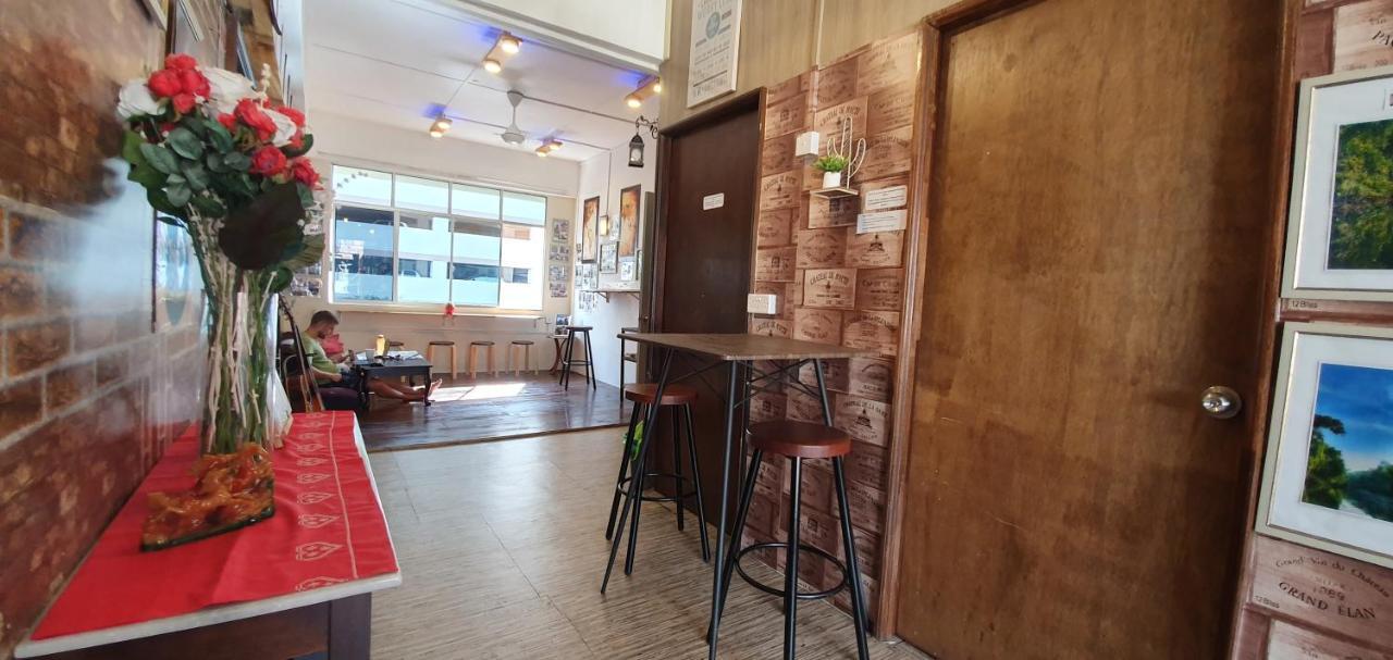 Escape Backpackers Kk Hostel Kota Kinabalu Exterior photo