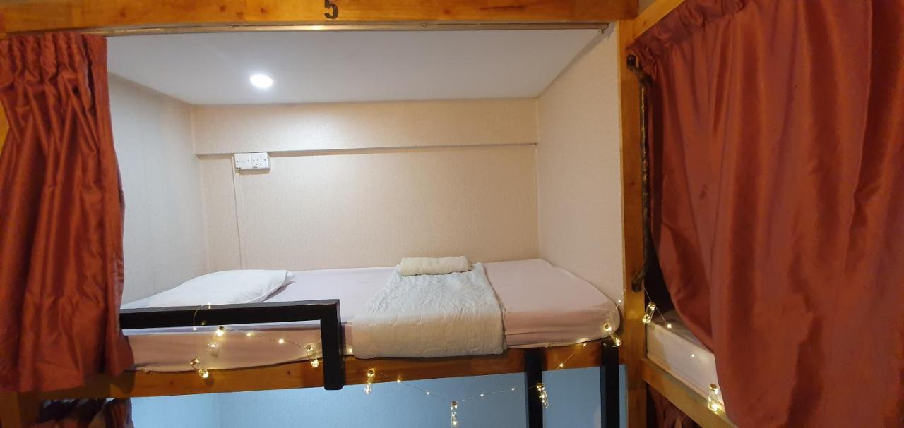 Escape Backpackers Kk Hostel Kota Kinabalu Exterior photo