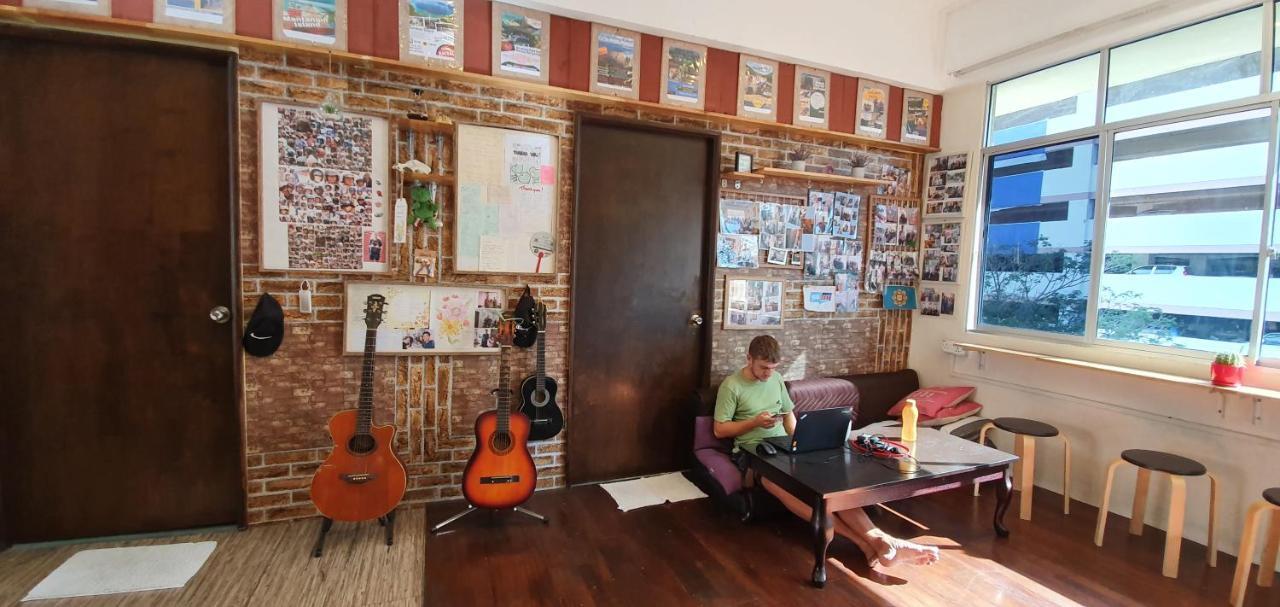 Escape Backpackers Kk Hostel Kota Kinabalu Exterior photo